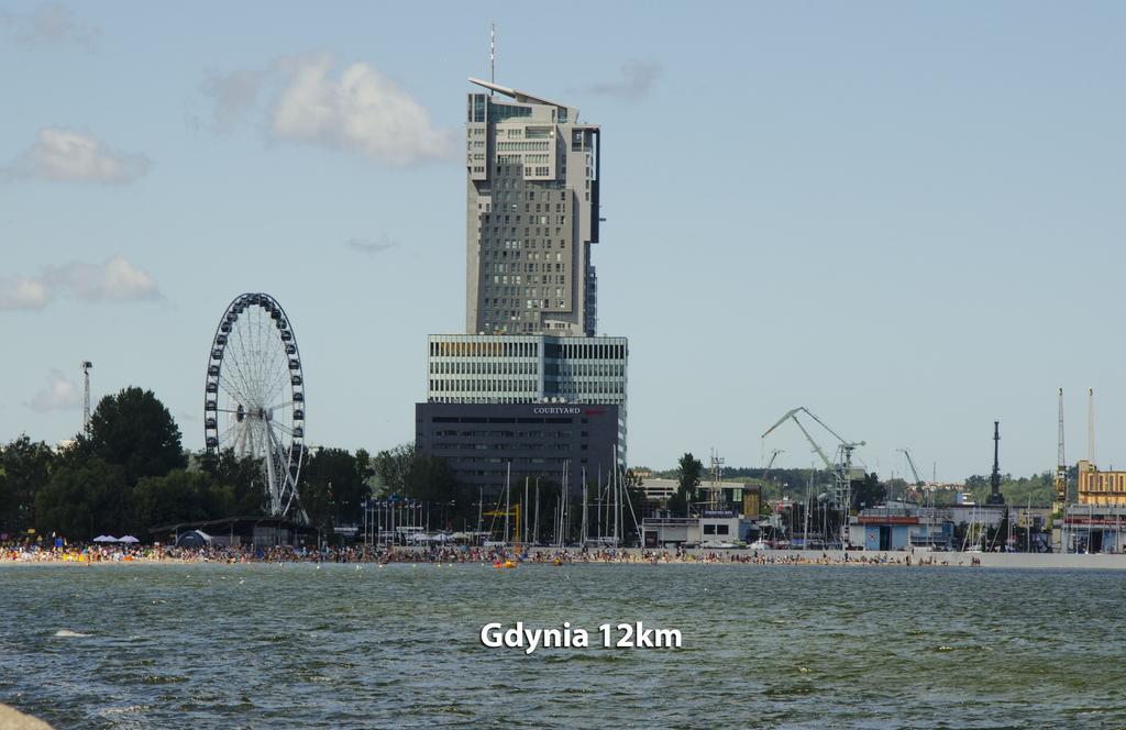 Atena Rumia Buitenkant foto