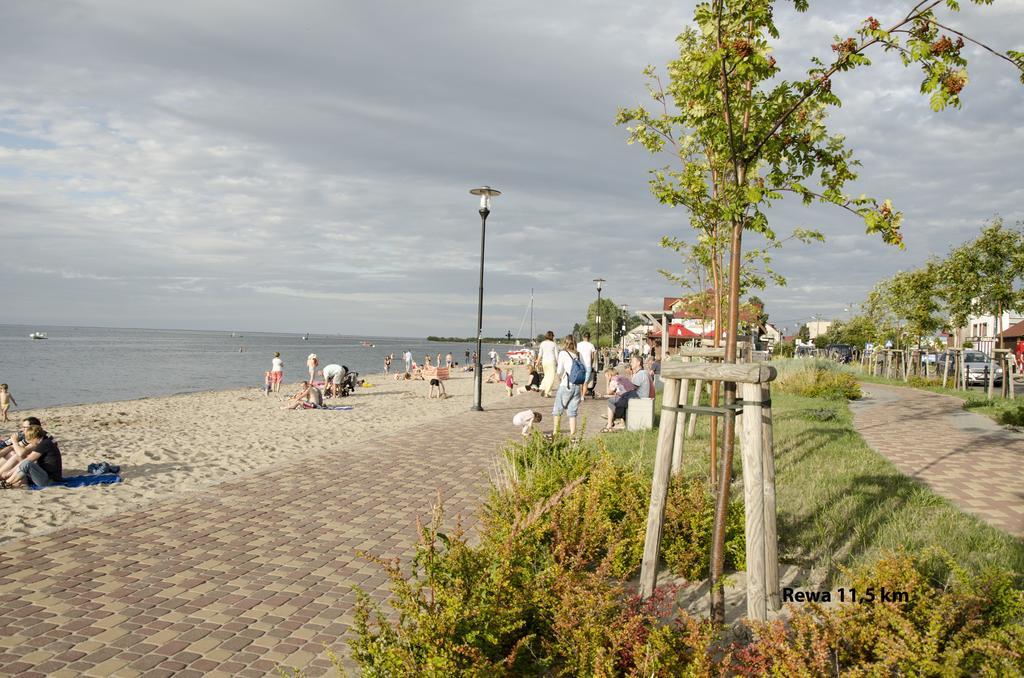 Atena Rumia Buitenkant foto
