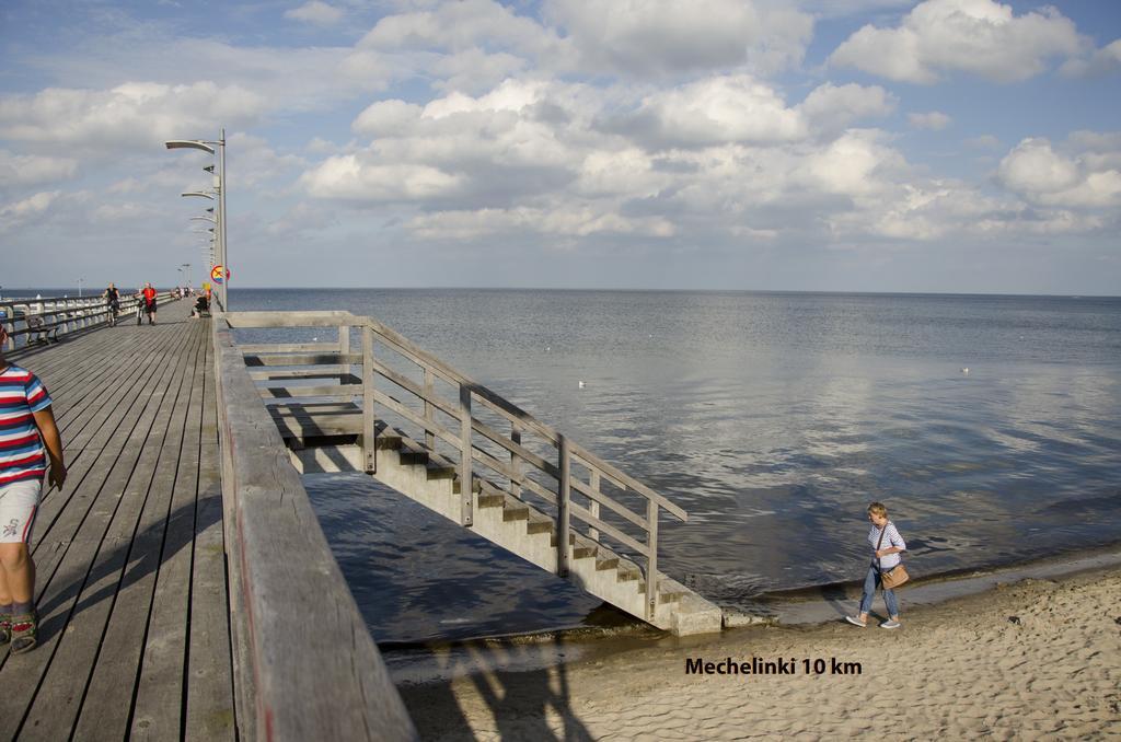 Atena Rumia Buitenkant foto